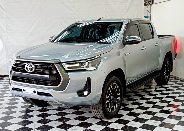 TOYOTA Hilux