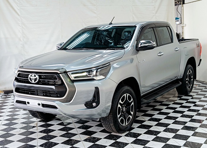 TOYOTA Hilux