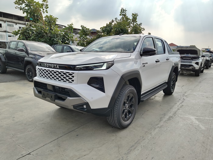 TOYOTA TRAVO OVERLAND PLUS