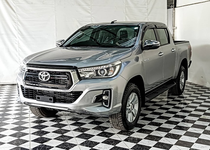 TOYOTA Hilux