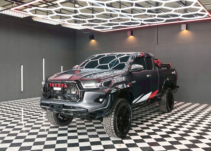 TOYOTA Hilux