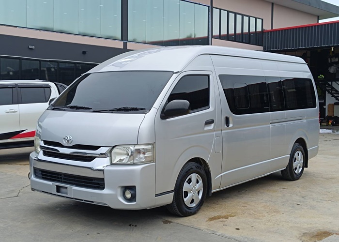 TOYOTA COMMUTER