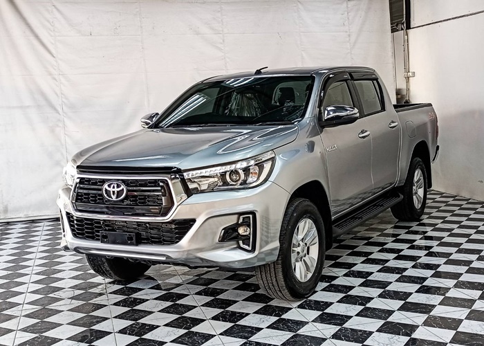 TOYOTA Hilux