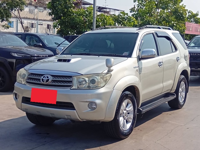 TOYOTA Fortuner