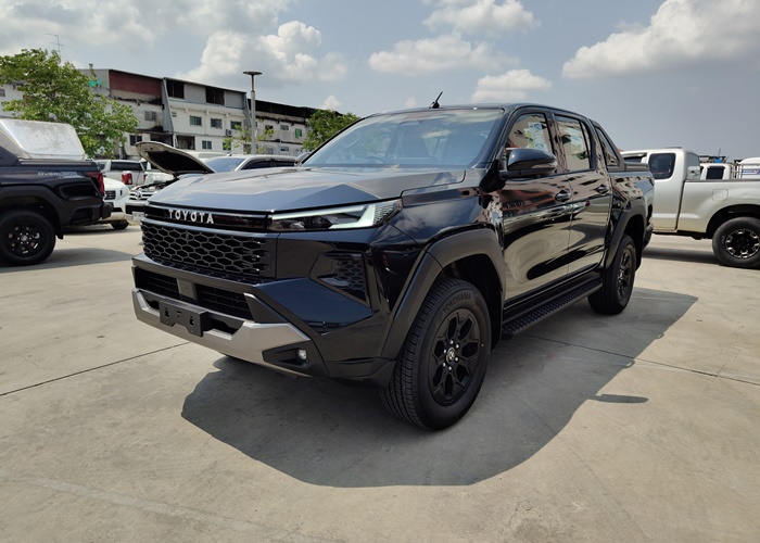 TOYOTA TRAVO OVERLAND PLUS