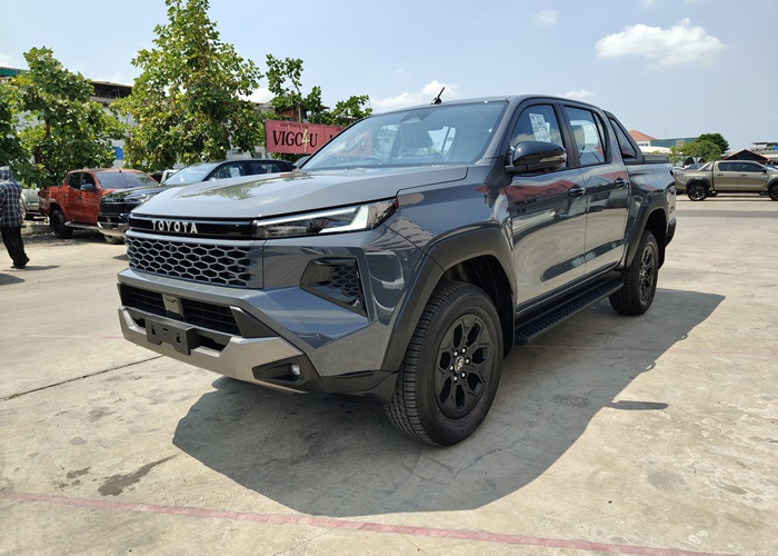 TOYOTA TRAVO OVERLAND PLUS