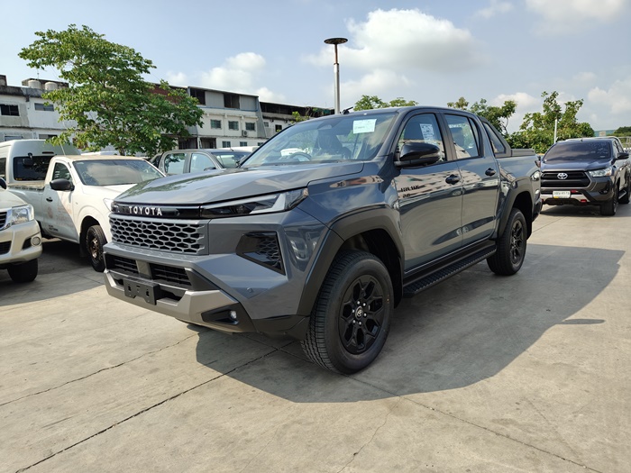 TOYOTA TRAVO OVERLAND PLUS