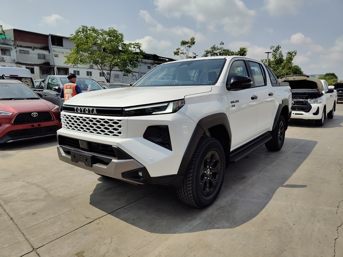 TOYOTA TRAVO OVERLAND PLUS