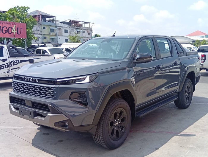 TOYOTA TRAVO OVERLAND PLUS