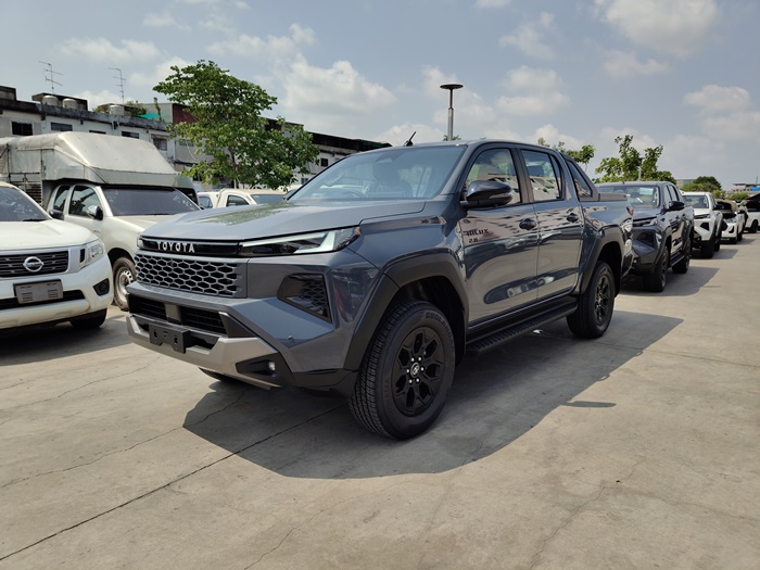 TOYOTA TRAVO OVERLAND PLUS