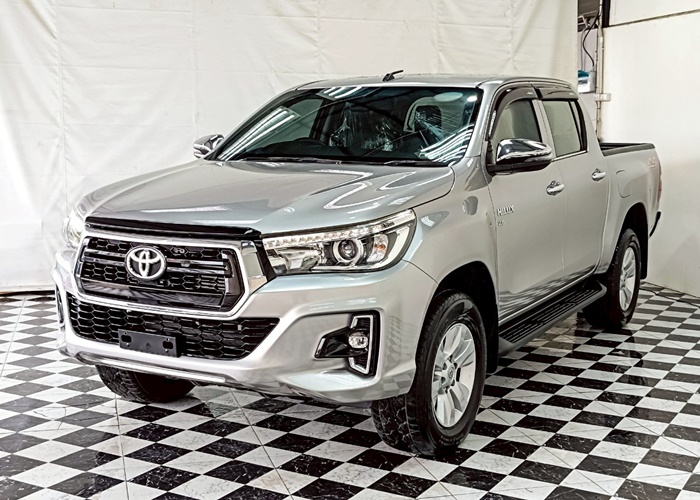 TOYOTA Hilux