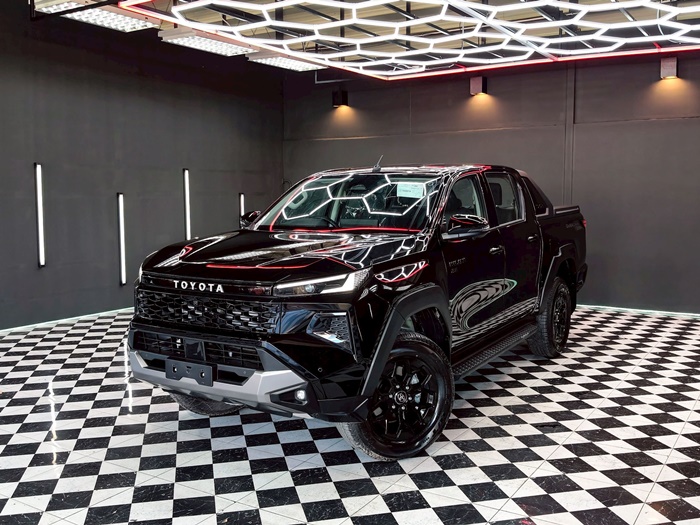 TOYOTA HILUX TRAVO OVERLAND PLUS