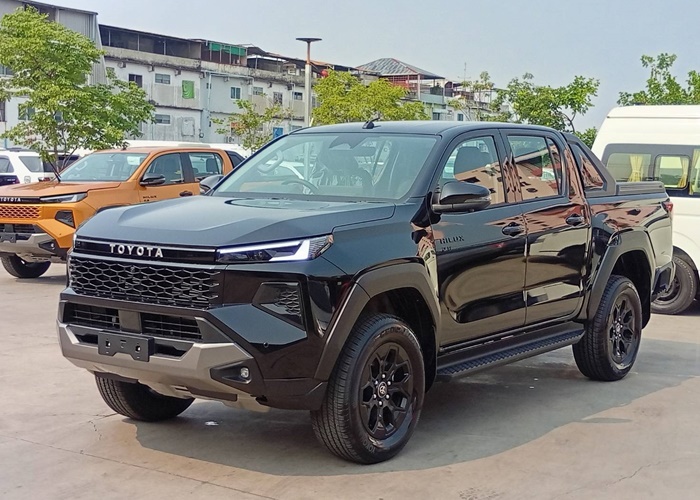 TOYOTA TRAVO OVERLAND PLUS