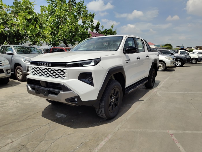 TOYOTA TRAVO OVERLAND PLUS