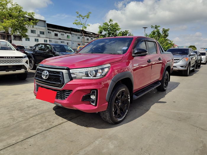 TOYOTA Hilux