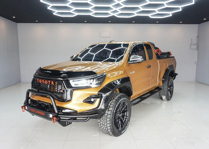 TOYOTA Hilux
