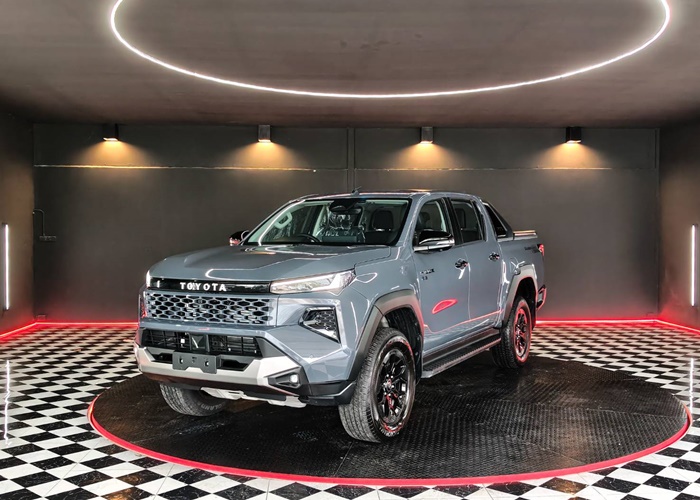 TOYOTA HILUX TRAVO OVERLAND PLUS