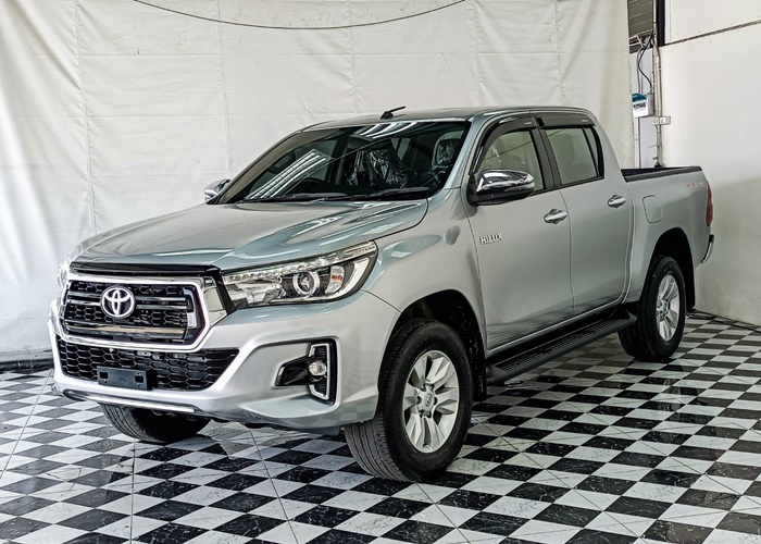 TOYOTA Hilux