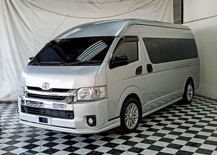 TOYOTA COMMUTER