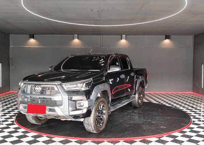 TOYOTA Hilux