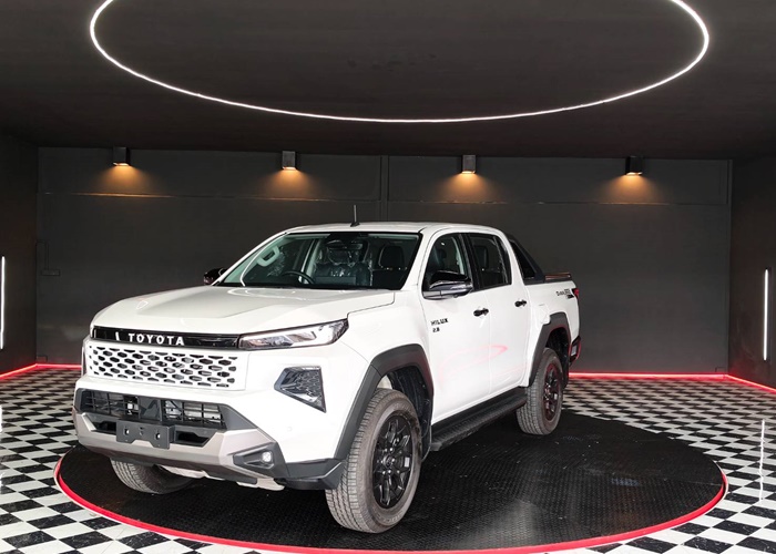 TOYOTA HILUX TRAVO OVERLAND PLUS