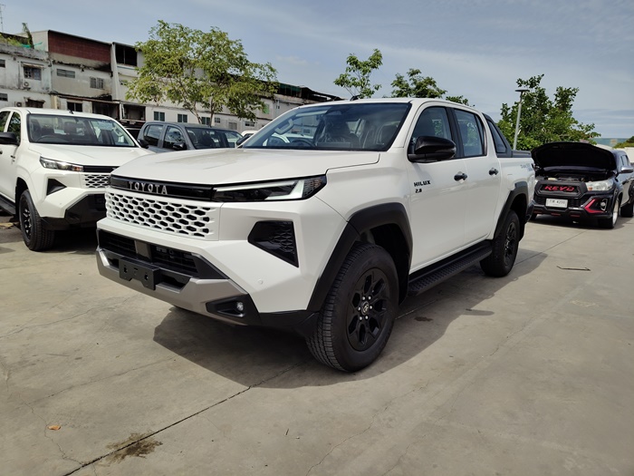 TOYOTA HILUX TRAVO OVERLAND PLUS