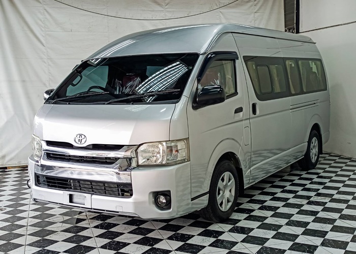 TOYOTA COMMUTER