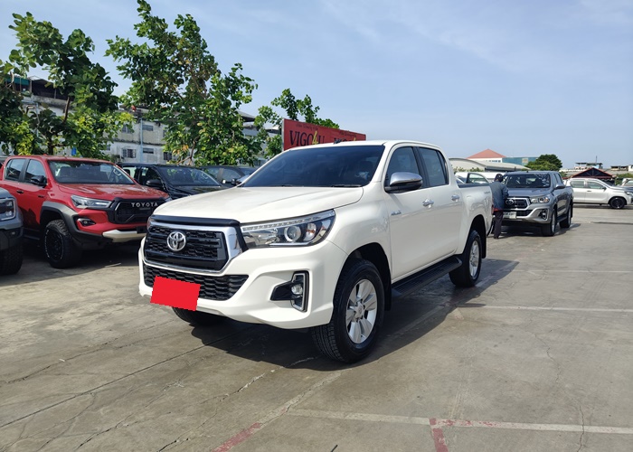 TOYOTA Hilux