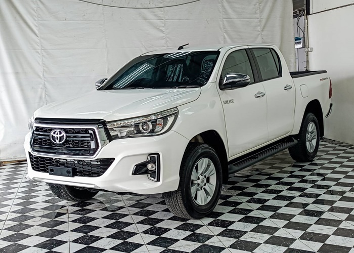TOYOTA Hilux