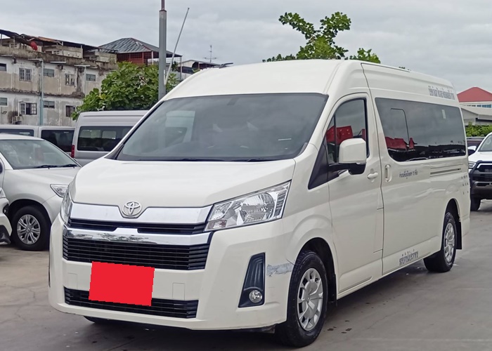 TOYOTA COMMUTER