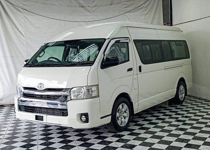 TOYOTA COMMUTER