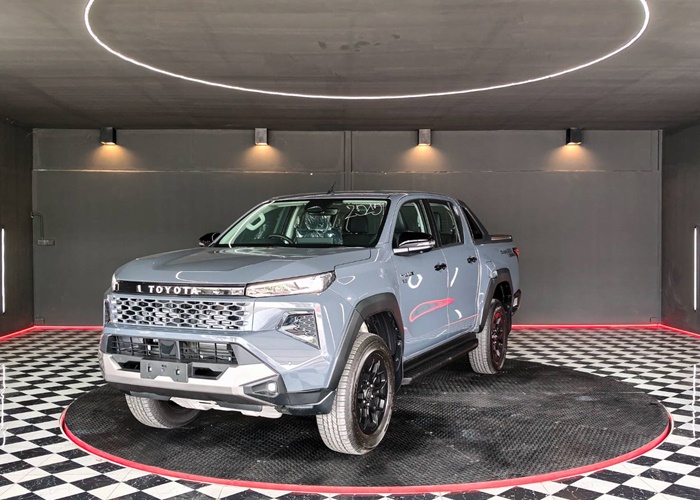 TOYOTA HILUX TRAVO OVERLAND PLUS
