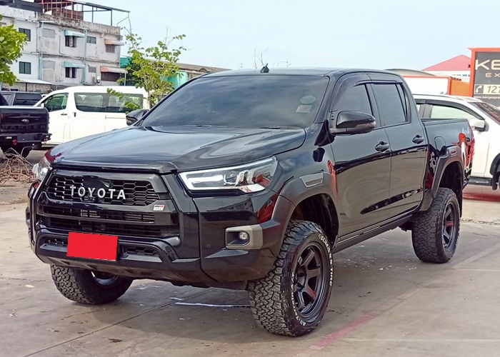 TOYOTA Hilux