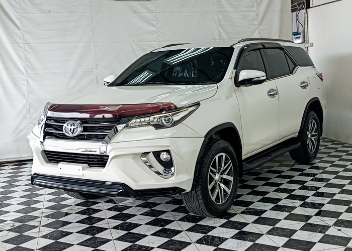 TOYOTA Fortuner