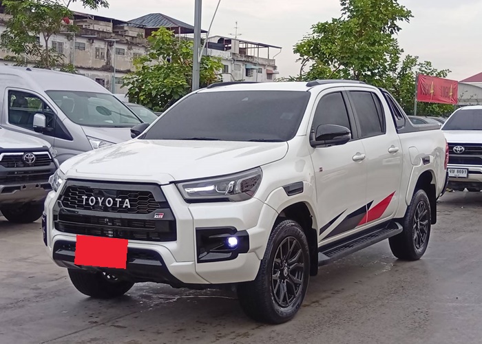 TOYOTA Hilux