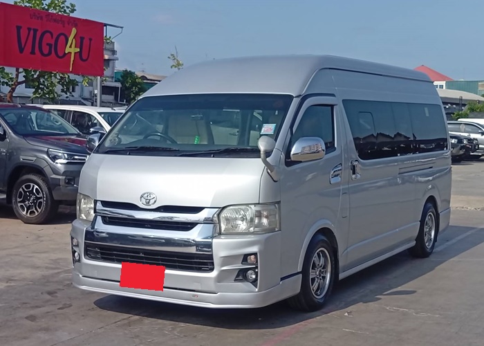 TOYOTA COMMUTER