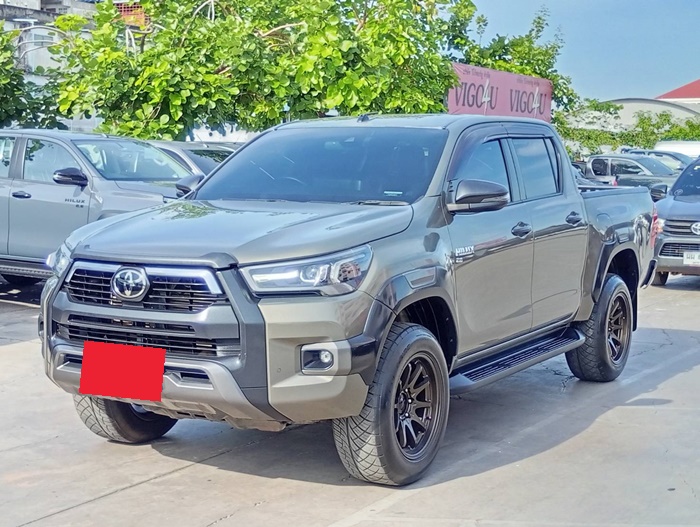 TOYOTA Hilux