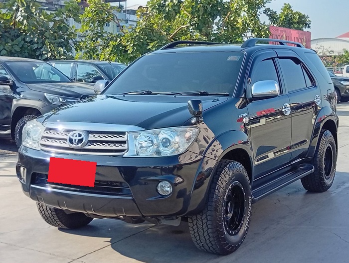TOYOTA Fortuner