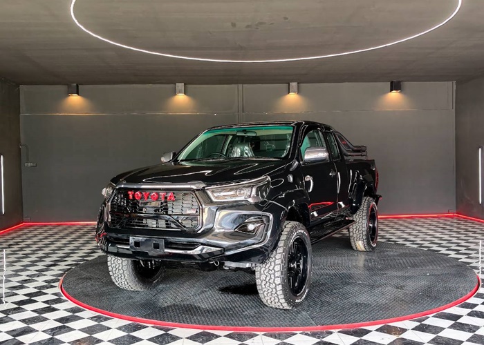 TOYOTA Hilux
