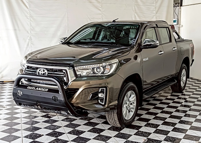 TOYOTA Hilux