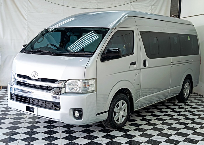 TOYOTA COMMUTER