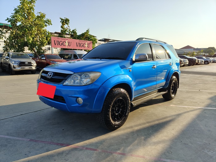 TOYOTA Fortuner