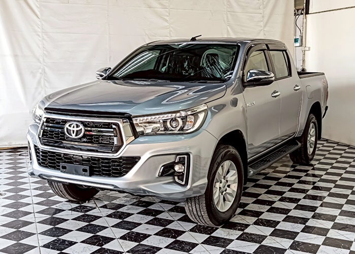 TOYOTA Hilux
