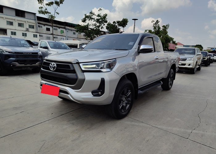 TOYOTA Hilux