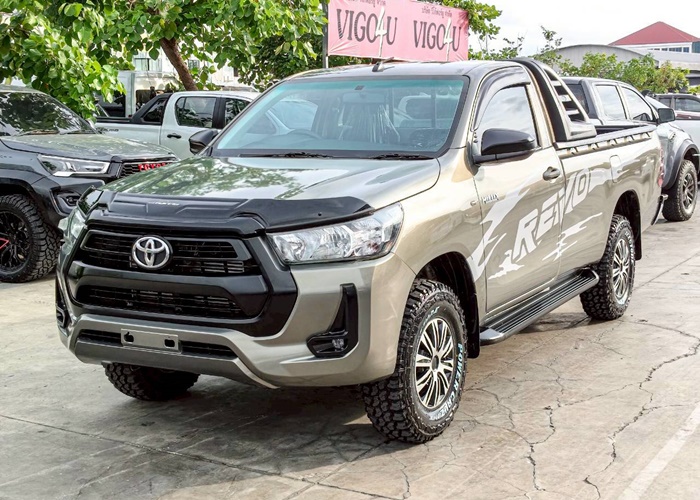TOYOTA Hilux