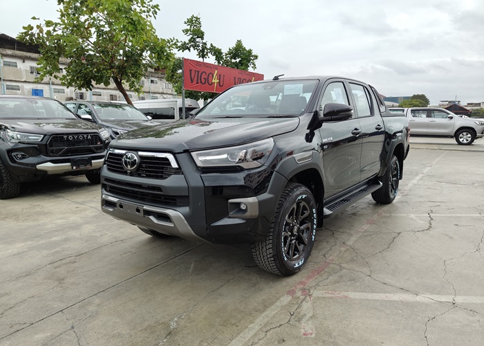 TOYOTA Hilux