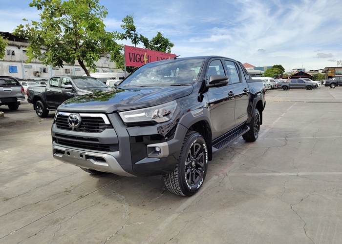 TOYOTA Hilux