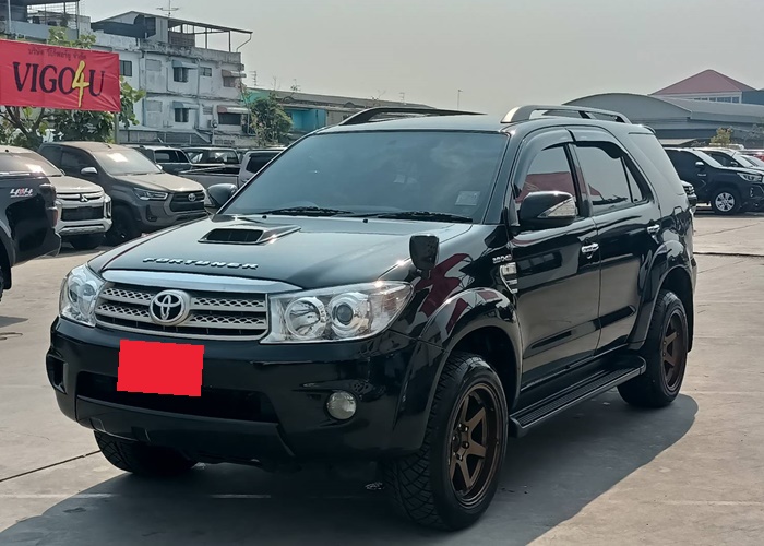 TOYOTA Fortuner