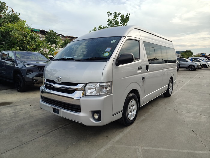 TOYOTA COMMUTER