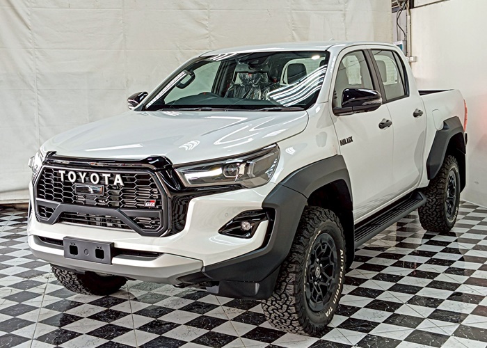TOYOTA Hilux